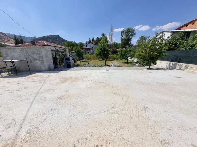 AFYON ÜÇOK EMLAKTAN ERKMEN  HÜRRİYET MAH KİRALIK HOBİ BAHÇESİ