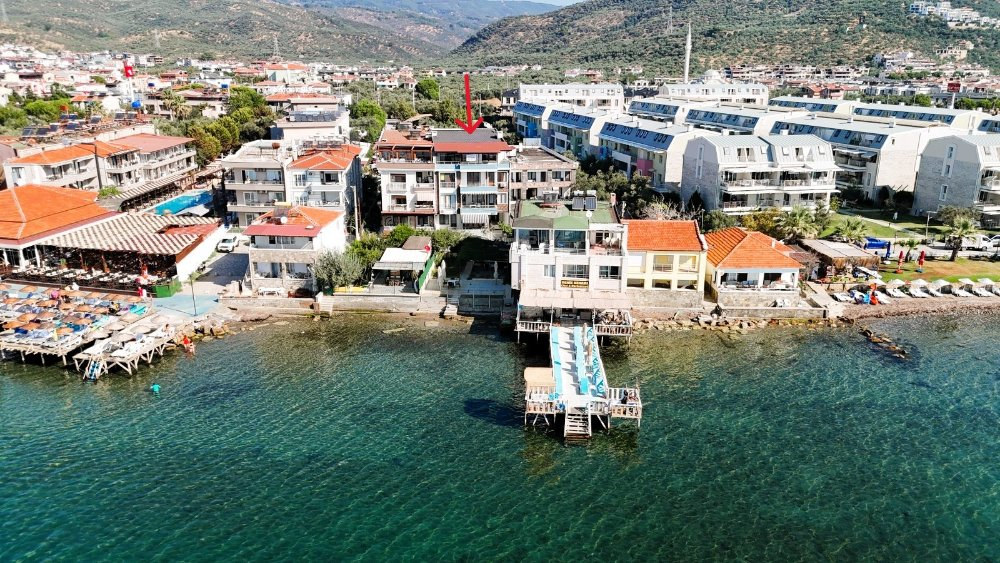 Küçükkuyu’da Satılık Denize Sıfır, Geniş Teraslı 220 m² Dubleks