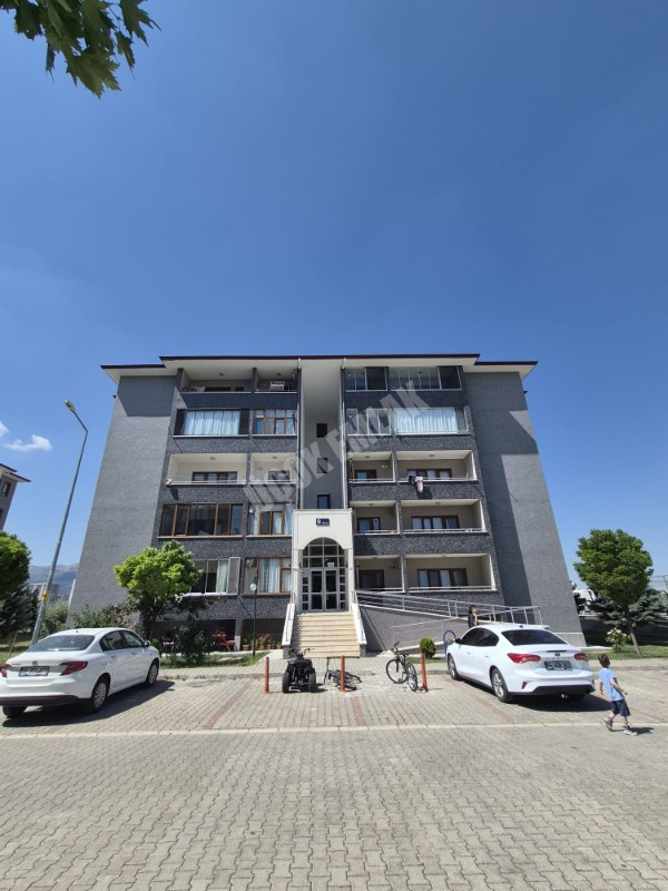 AFYON ÜÇOK EMLAKTAN UYDUKENT OTOGAR TOKİ DE KİRALIK 3+1 BAKIMLI GENİŞ DAİRE