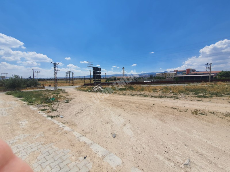 AFYON ÜÇOK EMLAKTAN AKCİN MAH 150M² SIFIR SATILIK DÜKKANLAR 
