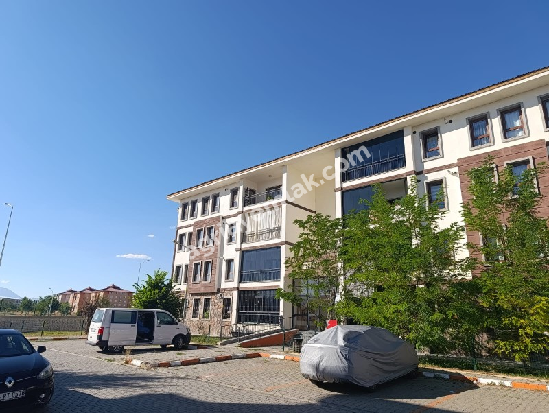 YOLUGÜZEL'DE HASTANE VE ÜNİVERSİTE YANINDA SATILIK 3+1 FERAH DAİRE