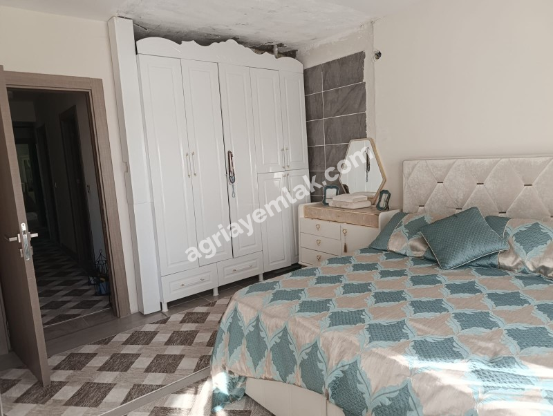 YOLUGÜZEL'DE HASTANE VE ÜNİVERSİTE YANINDA SATILIK 3+1 FERAH DAİRE