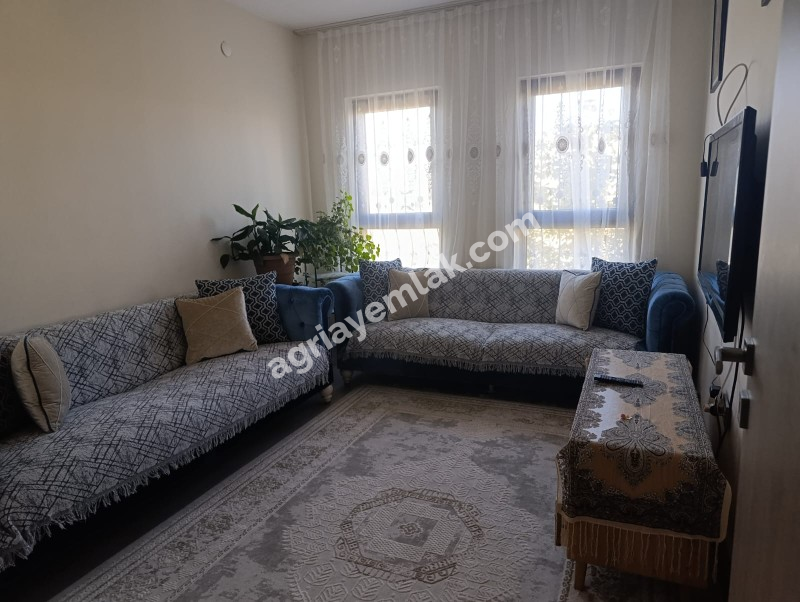 YOLUGÜZEL'DE HASTANE VE ÜNİVERSİTE YANINDA SATILIK 3+1 FERAH DAİRE