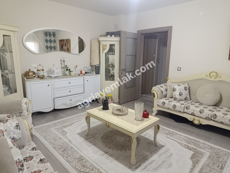 YOLUGÜZEL'DE HASTANE VE ÜNİVERSİTE YANINDA SATILIK 3+1 FERAH DAİRE