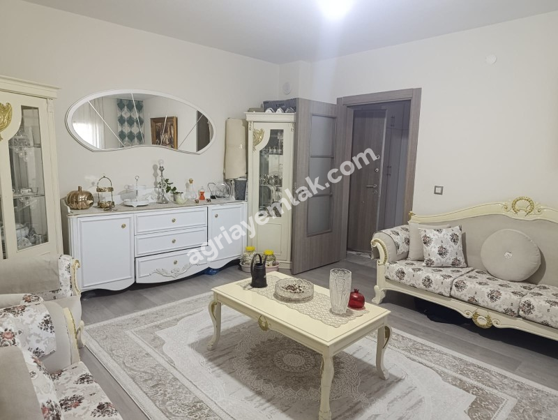 YOLUGÜZEL'DE HASTANE VE ÜNİVERSİTE YANINDA SATILIK 3+1 FERAH DAİRE