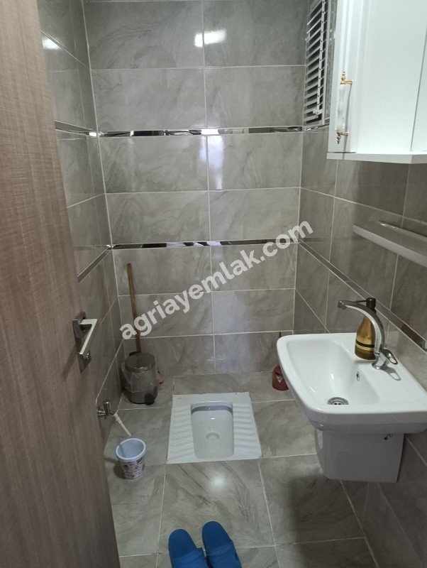 YOLUGÜZEL'DE HASTANE VE ÜNİVERSİTE YANINDA SATILIK 3+1 FERAH DAİRE