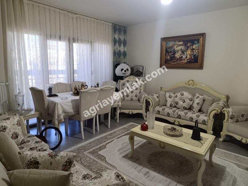 YOLUGÜZEL'DE HASTANE VE ÜNİVERSİTE YANINDA SATILIK 3+1 FERAH DAİRE