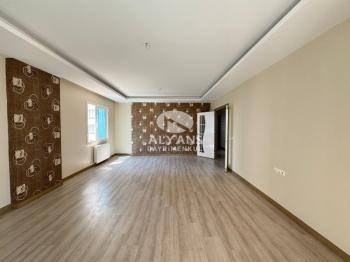 ALYANS'TAN MERKEZİ KONUMDA İSKANLI 3+1 FULL DONANIMLI DAİRE