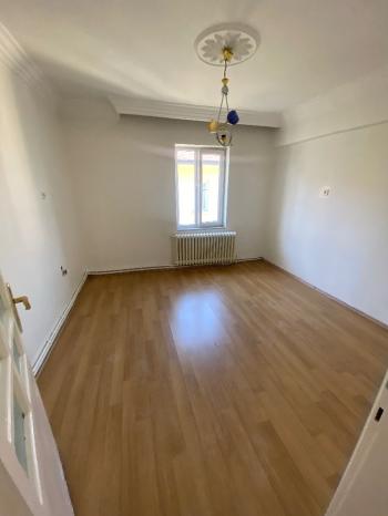 GÜVENAY - ÇORUM KARAKEÇİLİ MAH. FATİH CADDESİ ÜZERİ 3+1 KİRALIK DAİRE