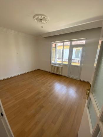 GÜVENAY - ÇORUM KARAKEÇİLİ MAH. FATİH CADDESİ ÜZERİ 3+1 KİRALIK DAİRE