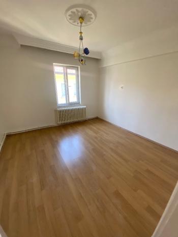 GÜVENAY - ÇORUM KARAKEÇİLİ MAH. FATİH CADDESİ ÜZERİ 3+1 KİRALIK DAİRE
