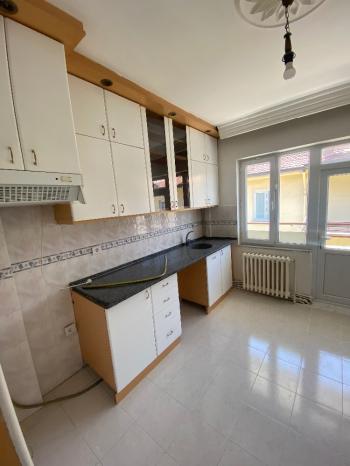 GÜVENAY - ÇORUM KARAKEÇİLİ MAH. FATİH CADDESİ ÜZERİ 3+1 KİRALIK DAİRE