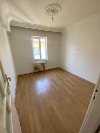 GÜVENAY - ÇORUM KARAKEÇİLİ MAH. FATİH CADDESİ ÜZERİ 3+1 KİRALIK DAİRE