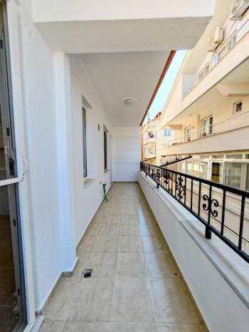 Didim Efeler Mahallesi’nde Boş, Boyalı Salonlu 2+1 Satılık Ara Kat Daire