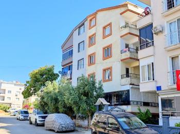 Didim Efeler Mahallesi’nde Boş, Boyalı Salonlu 2+1 Satılık Ara Kat Daire