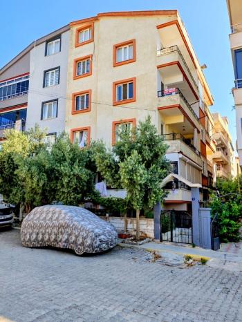 Didim Efeler Mahallesi’nde Boş, Boyalı Salonlu 2+1 Satılık Ara Kat Daire