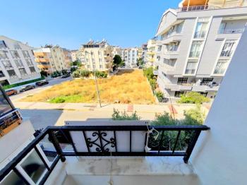 Didim Efeler Mahallesi’nde Boş, Boyalı Salonlu 2+1 Satılık Ara Kat Daire