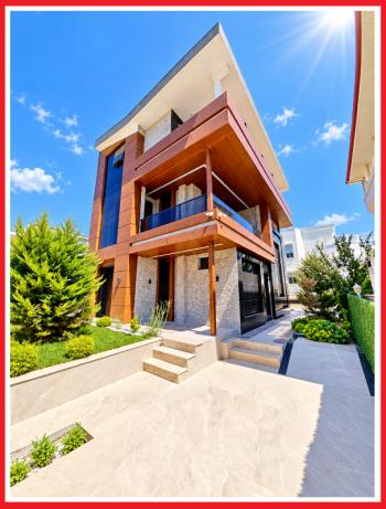 Didim Altınkum’da Deniz Manzaralı Havuzlu Sıfır 4+1 Müstakil Villa