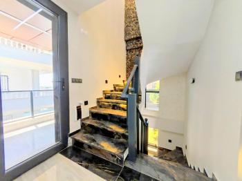 Didim Altınkum’da Deniz Manzaralı Havuzlu Sıfır 4+1 Müstakil Villa