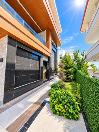 Didim Altınkum’da Deniz Manzaralı Havuzlu Sıfır 4+1 Müstakil Villa