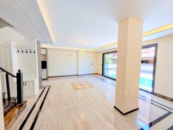 Didim Altınkum’da Deniz Manzaralı Havuzlu Sıfır 4+1 Müstakil Villa