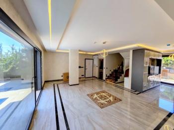 Didim Altınkum’da Deniz Manzaralı Havuzlu Sıfır 4+1 Müstakil Villa
