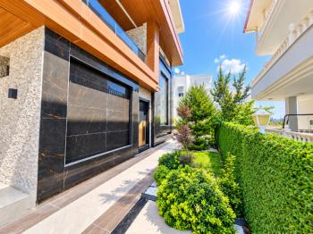 Didim Altınkum’da Deniz Manzaralı Havuzlu Sıfır 4+1 Müstakil Villa