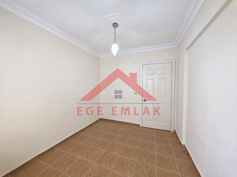 Didim Efeler Mahallesi’nde Boş, Boyalı Salonlu 2+1 Satılık Ara Kat Daire