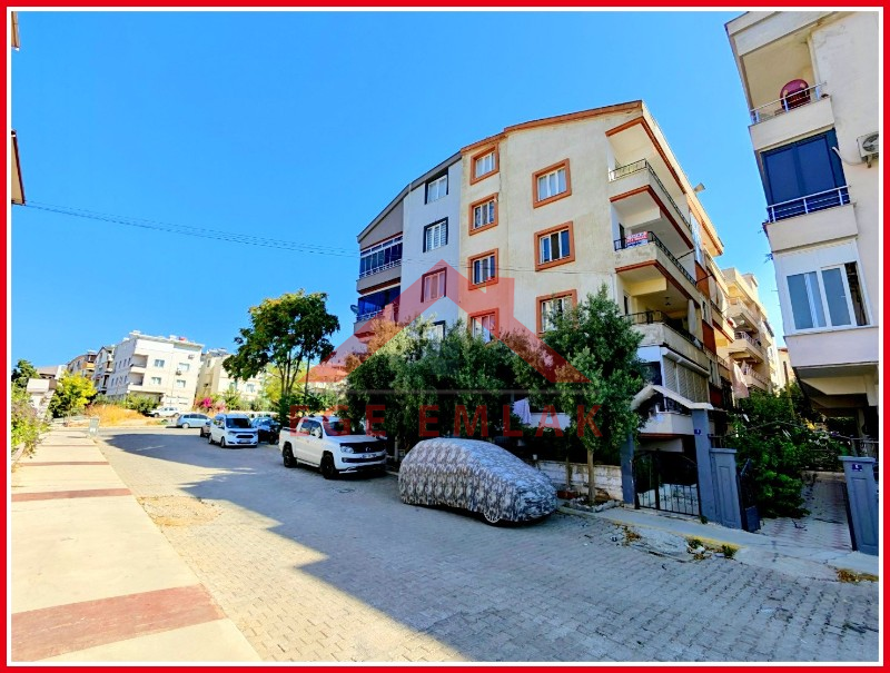 Didim Efeler Mahallesi’nde Boş, Boyalı Salonlu 2+1 Satılık Ara Kat Daire