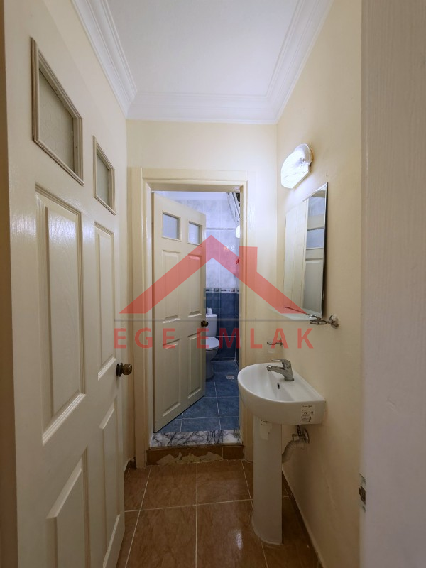 Didim Efeler Mahallesi’nde Boş, Boyalı Salonlu 2+1 Satılık Ara Kat Daire