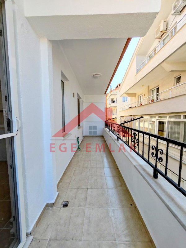 Didim Efeler Mahallesi’nde Boş, Boyalı Salonlu 2+1 Satılık Ara Kat Daire