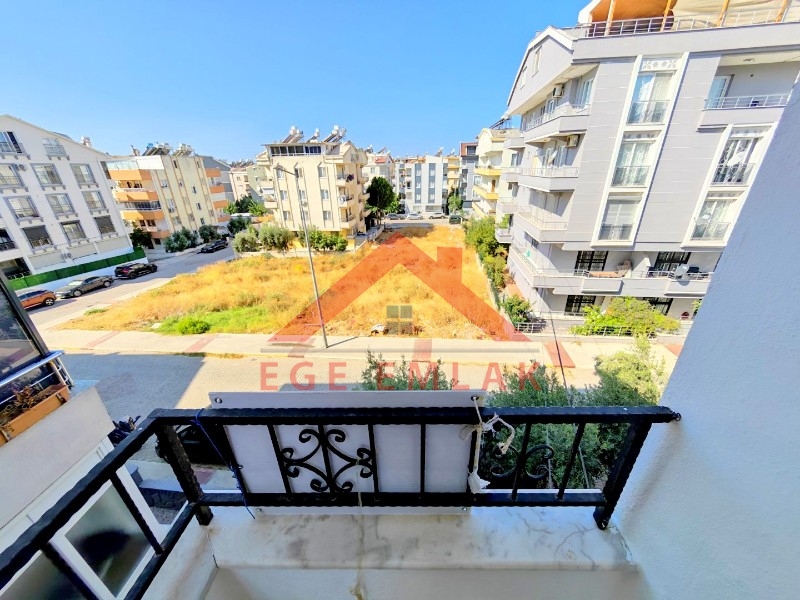Didim Efeler Mahallesi’nde Boş, Boyalı Salonlu 2+1 Satılık Ara Kat Daire
