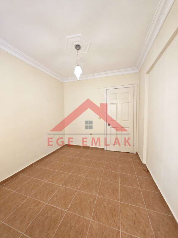 Didim Efeler Mahallesi’nde Boş, Boyalı Salonlu 2+1 Satılık Ara Kat Daire