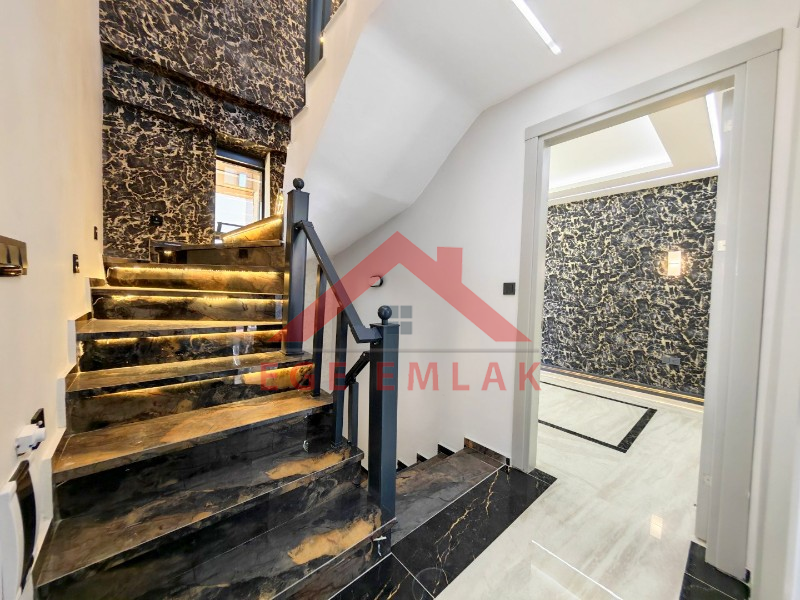 Didim Altınkum’da Deniz Manzaralı Havuzlu Sıfır 4+1 Müstakil Villa
