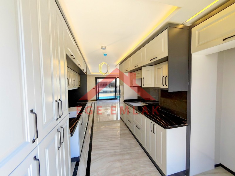 Didim Altınkum’da Deniz Manzaralı Havuzlu Sıfır 4+1 Müstakil Villa