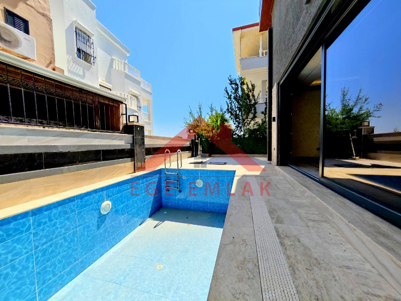 Didim Altınkum’da Deniz Manzaralı Havuzlu Sıfır 4+1 Müstakil Villa