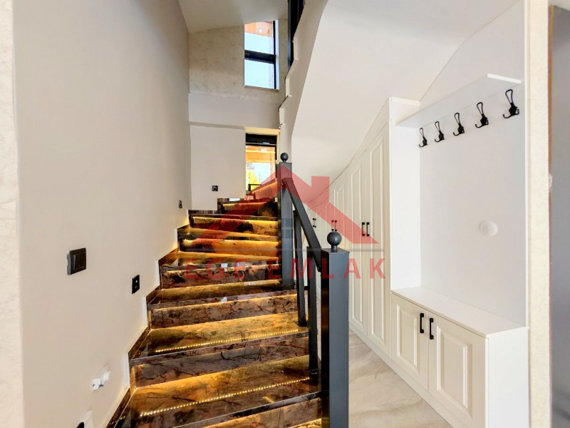 Didim Altınkum’da Deniz Manzaralı Havuzlu Sıfır 4+1 Müstakil Villa