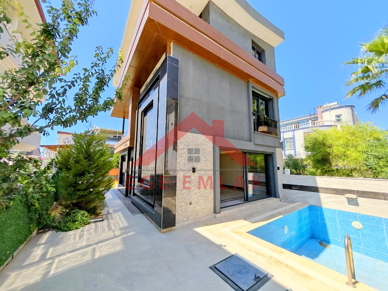 Didim Altınkum’da Deniz Manzaralı Havuzlu Sıfır 4+1 Müstakil Villa