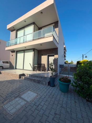 MİNARELİKÖY'DE (DAİRE TAKASINA AÇIK) FUL EŞYALI 3+1 BAHÇELİ MÜSTAKİL EV 