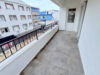 Didim Cumhuriyet Mahallesi’nde Kiralık 2+1 Kapalı Mutfaklı Ara Kat Daire