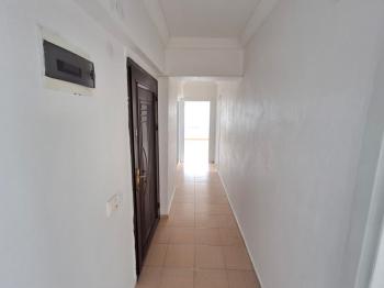 Didim Cumhuriyet Mahallesi’nde Kiralık 2+1 Kapalı Mutfaklı Ara Kat Daire