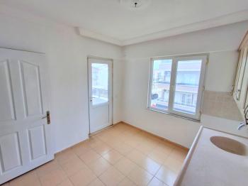 Didim Cumhuriyet Mahallesi’nde Kiralık 2+1 Kapalı Mutfaklı Ara Kat Daire