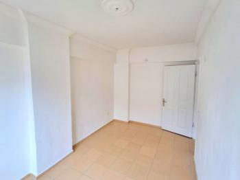 Didim Cumhuriyet Mahallesi’nde Kiralık 2+1 Kapalı Mutfaklı Ara Kat Daire