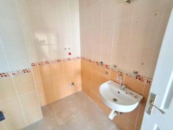 Didim Cumhuriyet Mahallesi’nde Kiralık 2+1 Kapalı Mutfaklı Ara Kat Daire