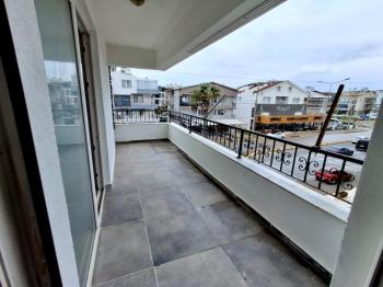 Didim Cumhuriyet Mahallesi’nde Kiralık 2+1 Kapalı Mutfaklı Ara Kat Daire