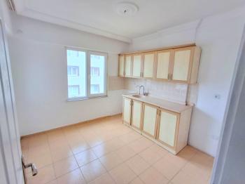 Didim Cumhuriyet Mahallesi’nde Kiralık 2+1 Kapalı Mutfaklı Ara Kat Daire