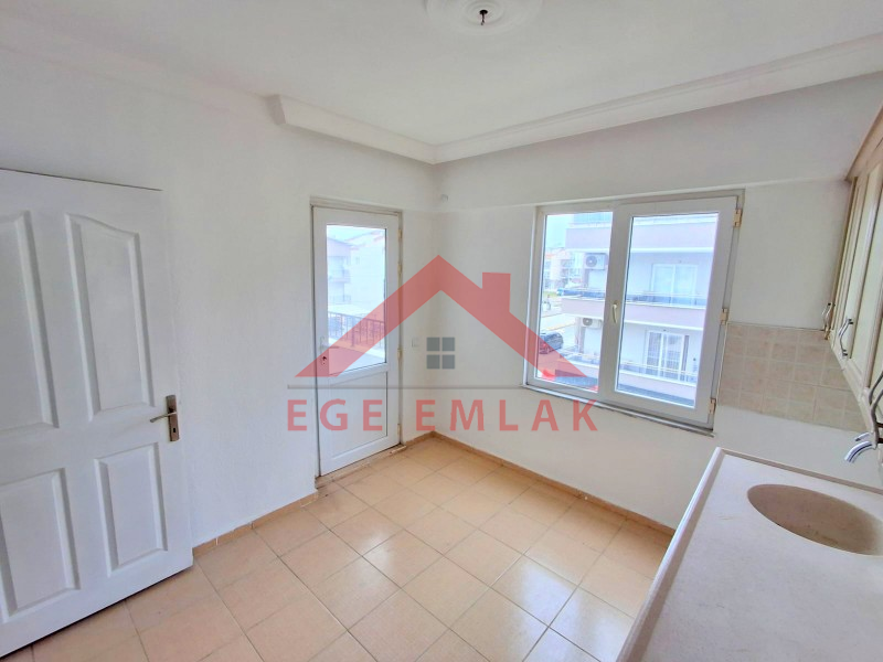 Didim Cumhuriyet Mahallesi’nde Kiralık 2+1 Kapalı Mutfaklı Ara Kat Daire