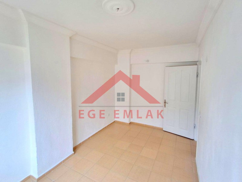 Didim Cumhuriyet Mahallesi’nde Kiralık 2+1 Kapalı Mutfaklı Ara Kat Daire
