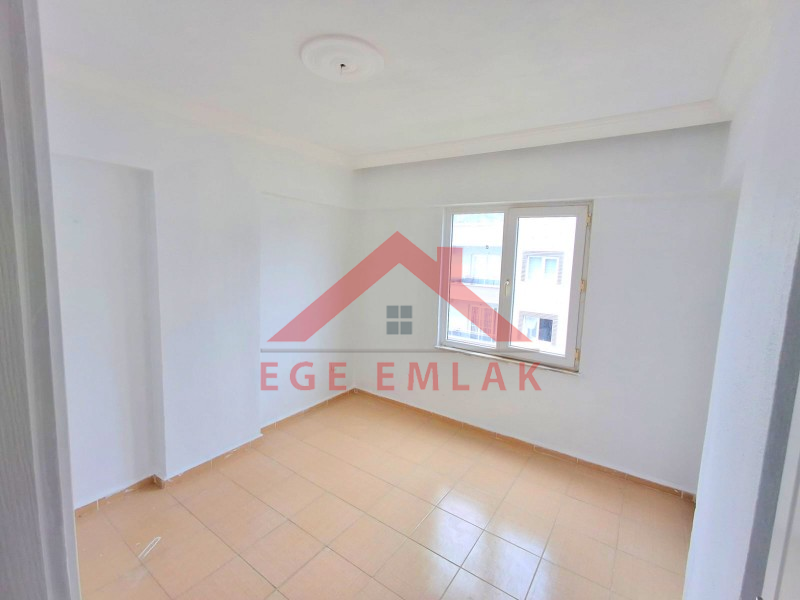 Didim Cumhuriyet Mahallesi’nde Kiralık 2+1 Kapalı Mutfaklı Ara Kat Daire