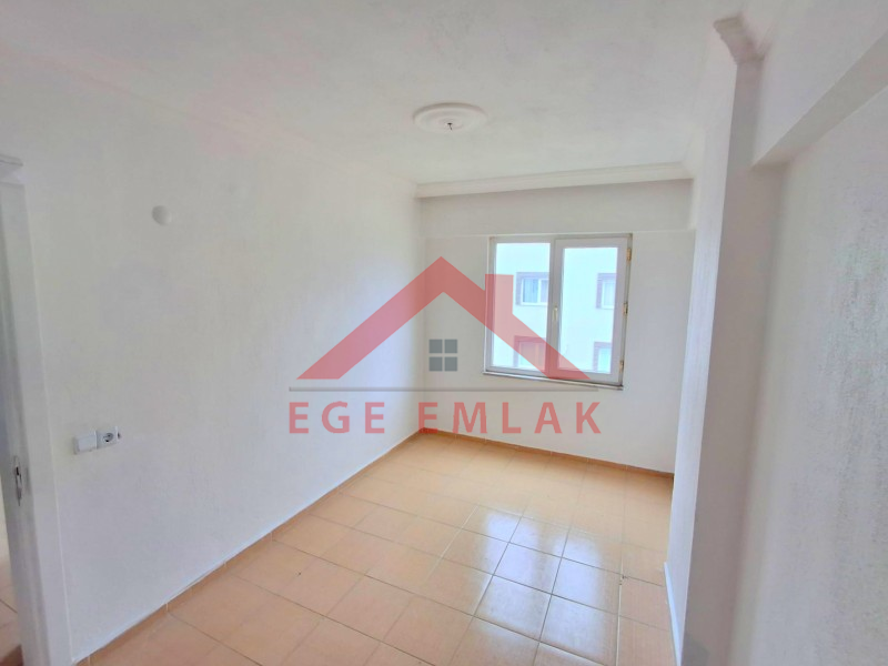 Didim Cumhuriyet Mahallesi’nde Kiralık 2+1 Kapalı Mutfaklı Ara Kat Daire